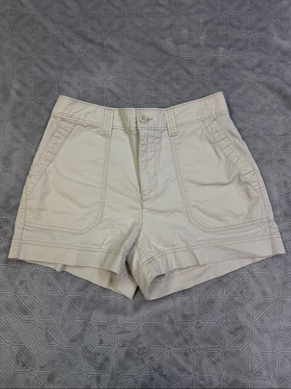 Old Navy Women's Cream Utility Shorts